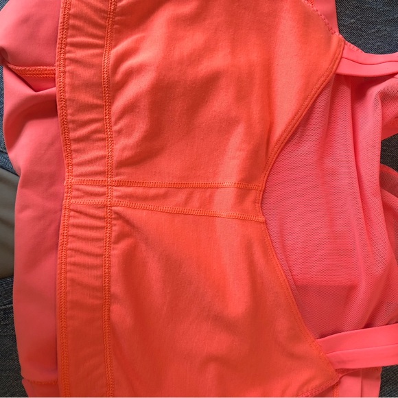 Lululemon Bright Pink Mesh Panels workout tank Top sz 6 - Picture 8 of 10
